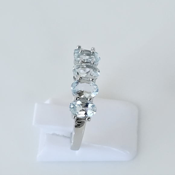 Gorgeous Blue Aquamarine Ring Sterling Silver Size 7.5! - Picture 2 of 5